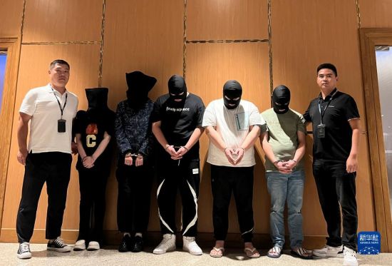 五名在缅电诈犯罪嫌疑人被押解回中国