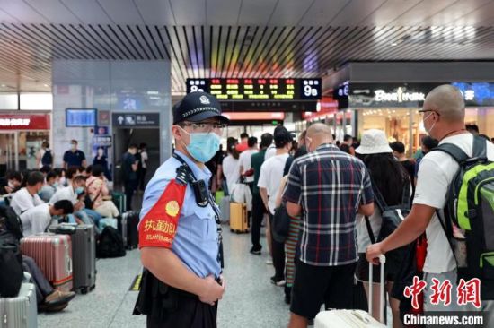 中国铁路公安机关暑运期间破获刑事案件5700余起