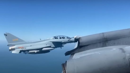加拿大批中国战机逼近5米内“挑衅” 中方：加机侵钓鱼岛领空 军方依法处置