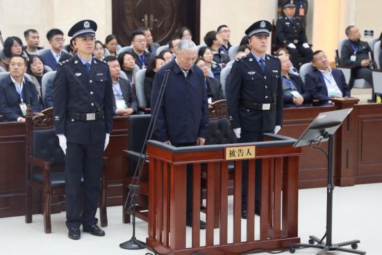 内蒙古高法原院长胡毅峰受贿、利用影响力受贿案一审开庭