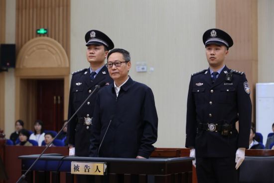招商银行原行长田惠宇受贿、滥用职权、泄露内幕信息案一审开庭