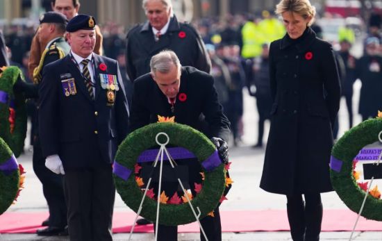 加拿大各地纪念国殇日 标志二战结束80周年